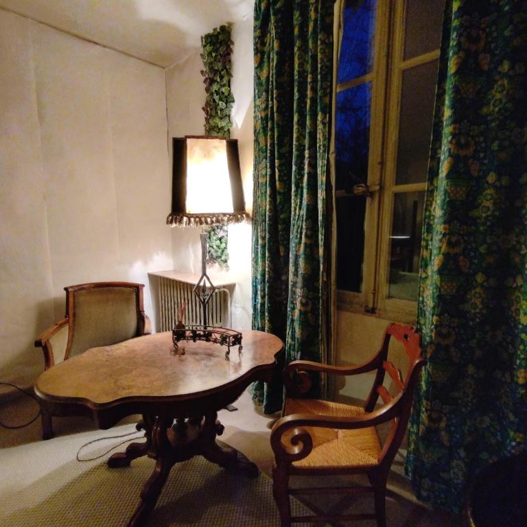 De la Maison Restau' à la Chambre en particulier - Habitación Triple con vistas al jardín - 2