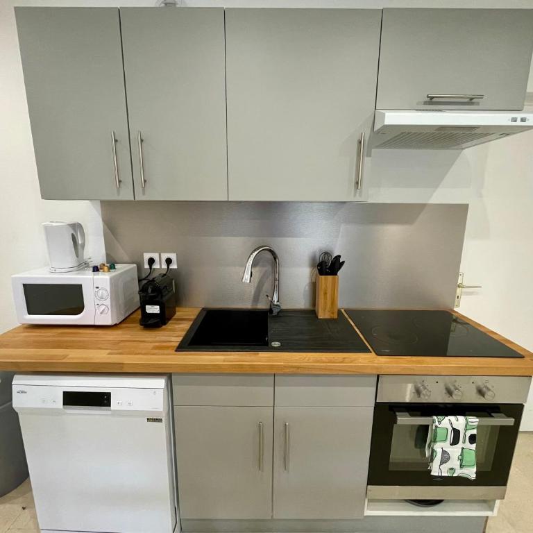BnGo I Le Spacieux I 3 chambres, 2 salles de bain, 1 toilette, parking privé gratuit, 8 personnes, Vieux Lyon hypercentre - Apartment mit 3 Schlafzimmern - 55