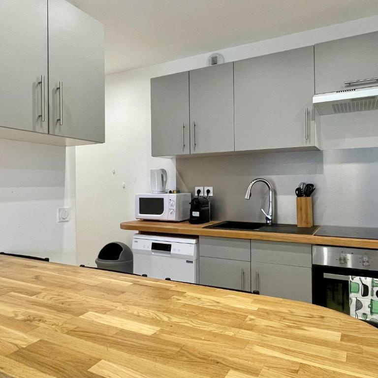 BnGo I Le Spacieux I 3 chambres, 2 salles de bain, 1 toilette, parking privé gratuit, 8 personnes, Vieux Lyon hypercentre - Apartment mit 3 Schlafzimmern - 56