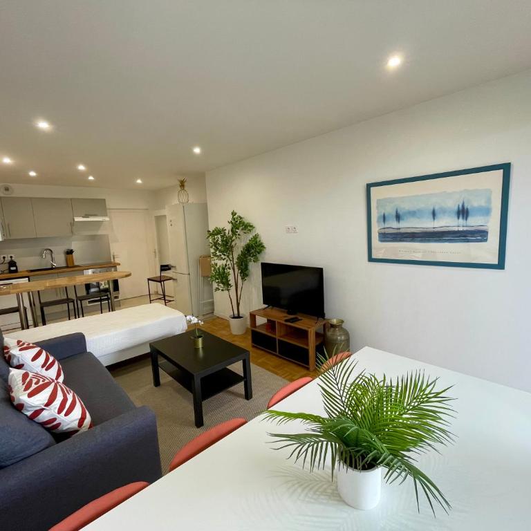 BnGo I Le Spacieux I 3 chambres, 2 salles de bain, 1 toilette, parking privé gratuit, 8 personnes, Vieux Lyon hypercentre - Apartment mit 3 Schlafzimmern - 35