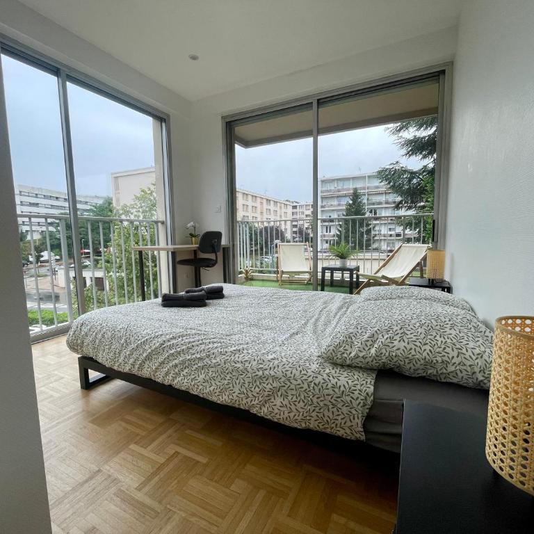 BnGo I Le Spacieux I 3 chambres, 2 salles de bain, 1 toilette, parking privé gratuit, 8 personnes, Vieux Lyon hypercentre - Apartment mit 3 Schlafzimmern - 42