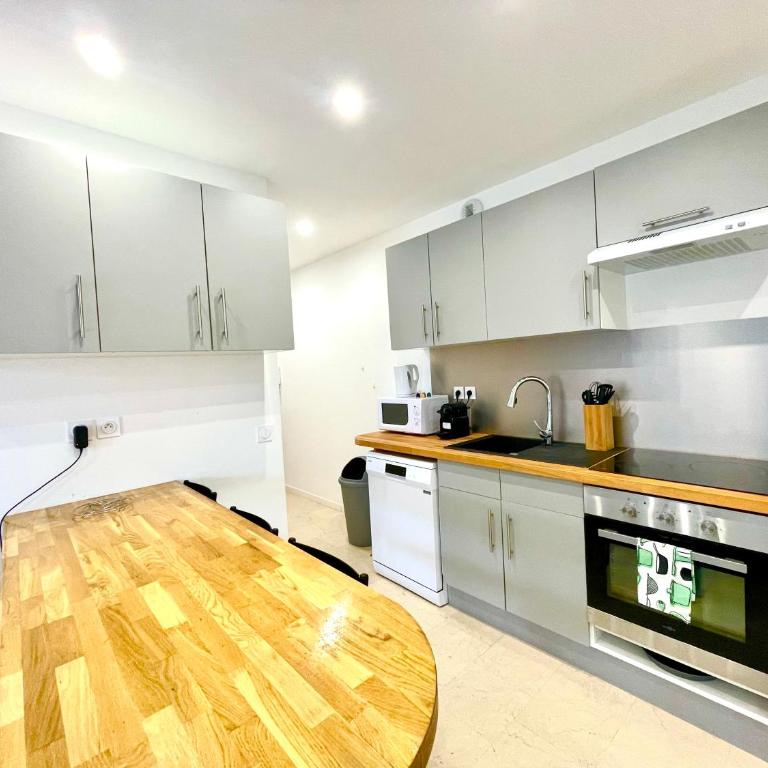 BnGo I Le Spacieux I 3 chambres, 2 salles de bain, 1 toilette, parking privé gratuit, 8 personnes, Vieux Lyon hypercentre - Apartment mit 3 Schlafzimmern - 58