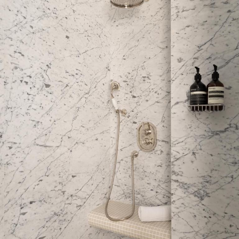 HIGHSTAY - Luxury Serviced Apartments - Victoires - Two-Bedroom Deluxe Apartment - 11