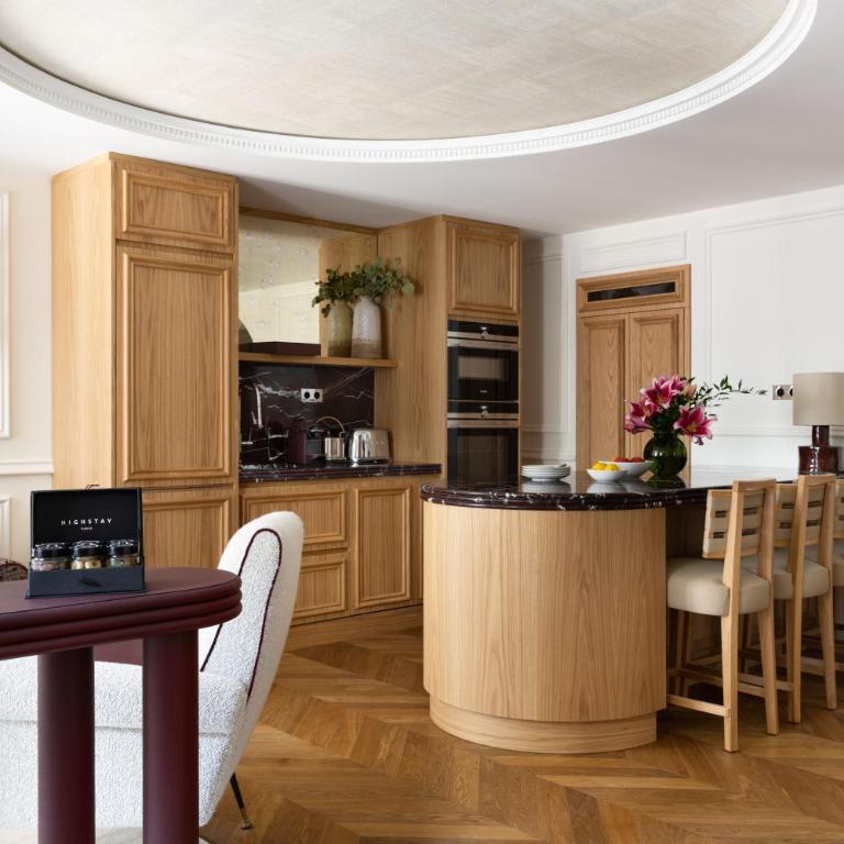 HIGHSTAY - Luxury Serviced Apartments - Victoires - Two-Bedroom Deluxe Apartment - 1