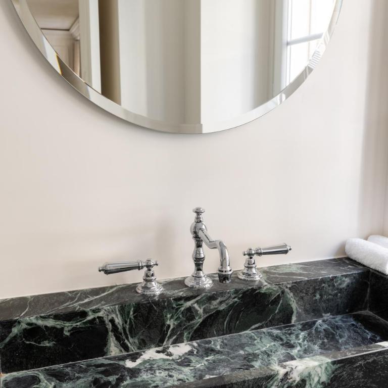 HIGHSTAY - Luxury Serviced Apartments - Victoires - Two-Bedroom Deluxe Apartment - 14