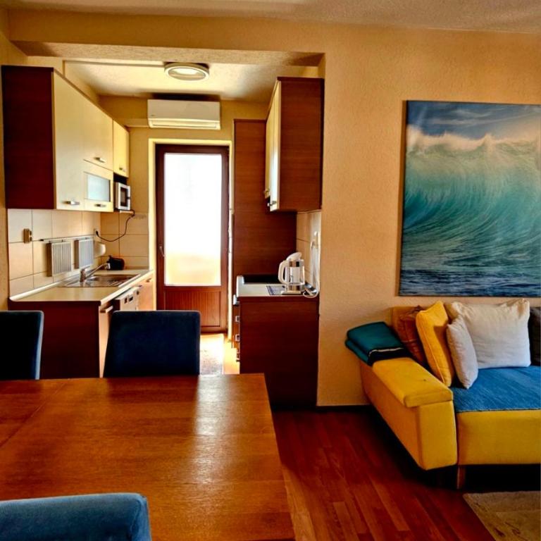 Lovely house with swimming pool - Three-Bedroom Apartment - 10