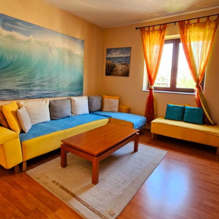 Lovely house with swimming pool - Three-Bedroom Apartment - 9
