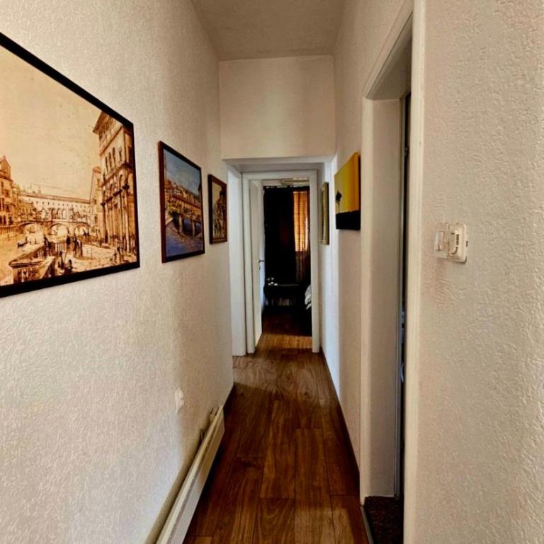 Lovely house with swimming pool - Three-Bedroom Apartment - 19