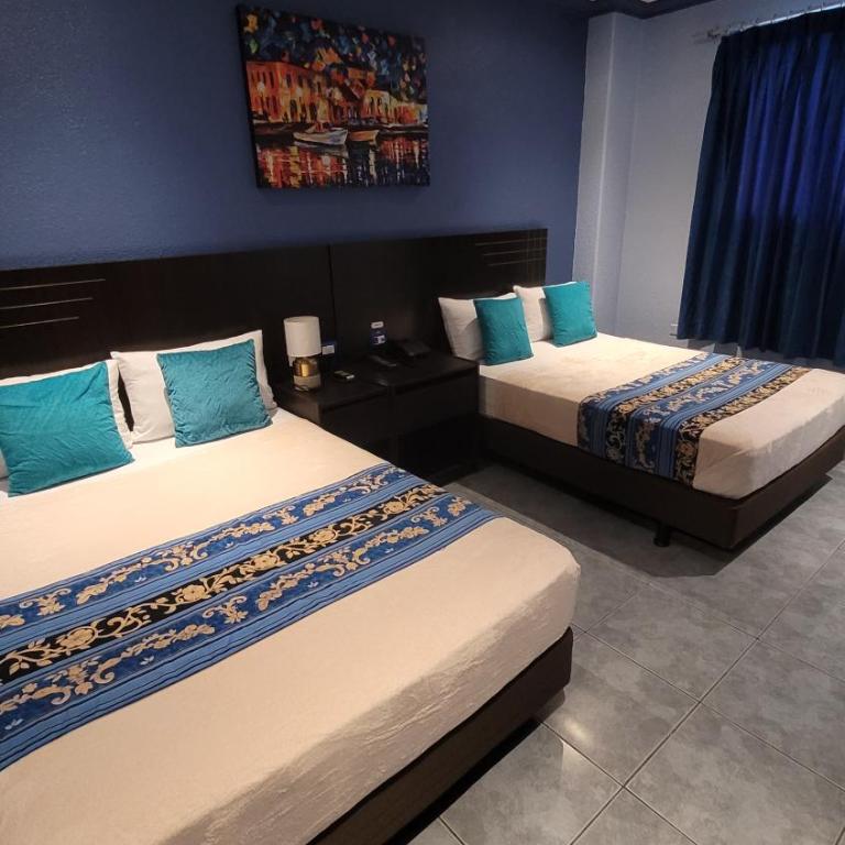 Hotel Del Centro - Quadruple Room - 9