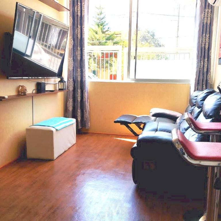 Centrally located apartment fully-aconditioned 1st floor - Three-Bedroom Apartment - 8