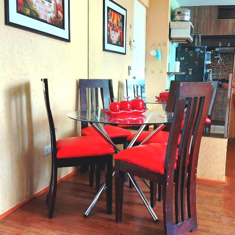 Centrally located apartment fully-aconditioned 1st floor - Three-Bedroom Apartment - 11