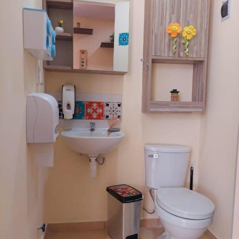 Centrally located apartment fully-aconditioned 1st floor - Three-Bedroom Apartment - 14