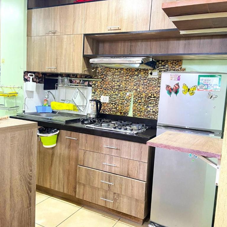 Centrally located apartment fully-aconditioned 1st floor - Three-Bedroom Apartment - 16
