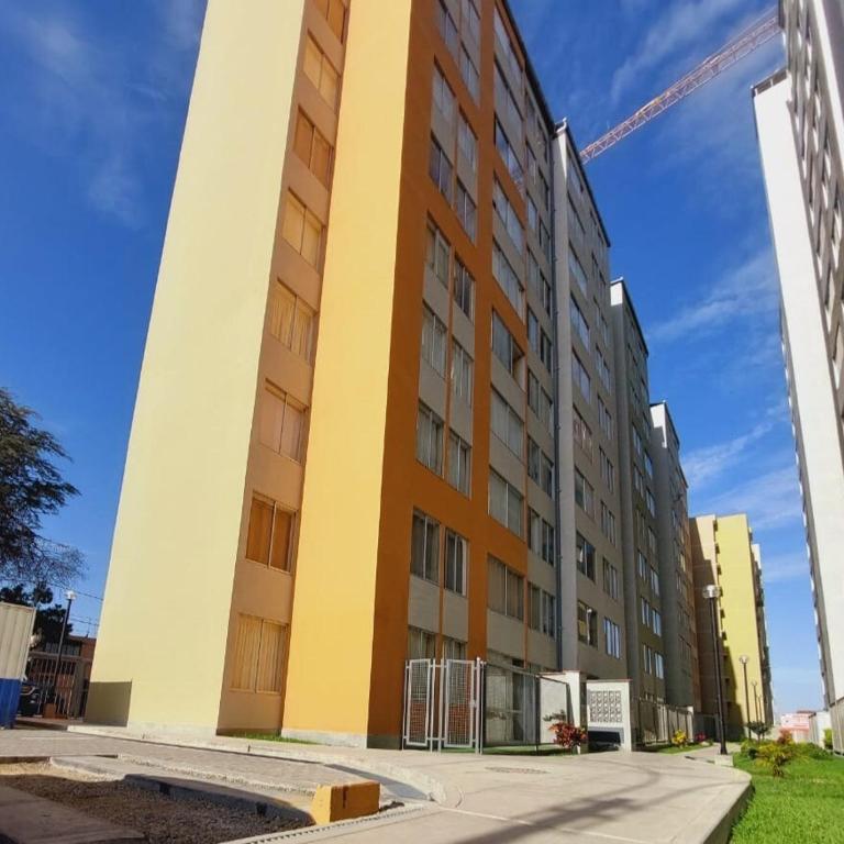 Centrally located apartment fully-aconditioned 1st floor - Three-Bedroom Apartment - 21