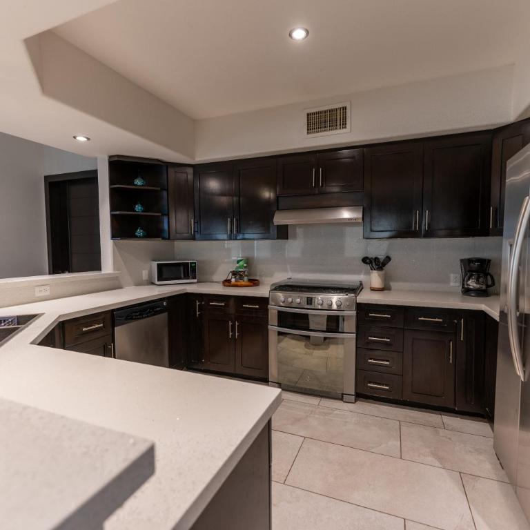 Laguna Shores Resort - Three-Bedroom Apartment - 5