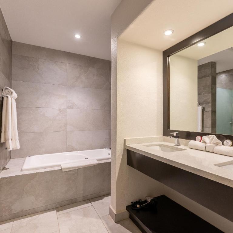 Laguna Shores Resort - Three-Bedroom Apartment - 6