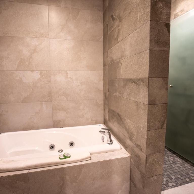 Laguna Shores Resort - Deluxe Apartment - 10