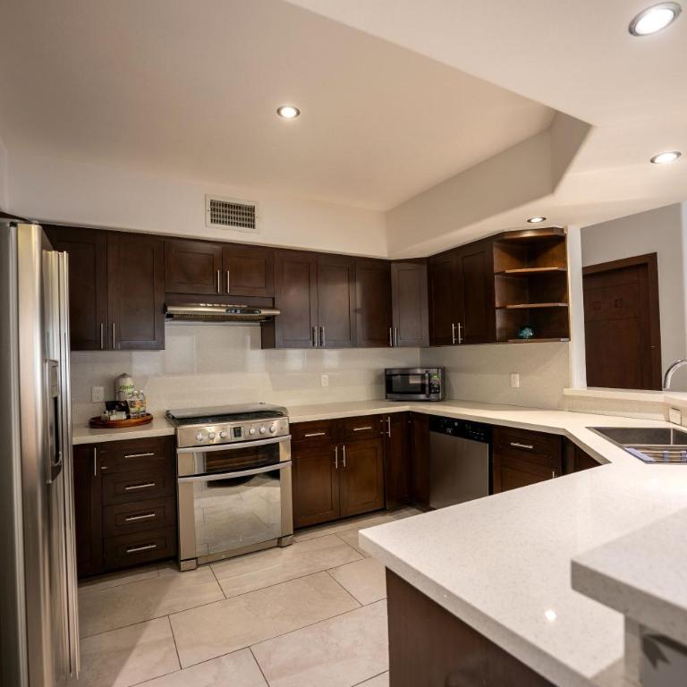 Laguna Shores Resort - Deluxe Apartment - 4