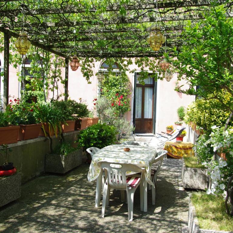Camera doppia con bagno e terrazza - Camera Matrimoniale con Bagno Privato - 7