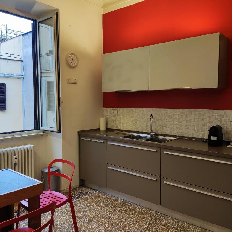 Di casa al Colosseo - Appartamento con 3 Camere da Letto e con Balcone - 10