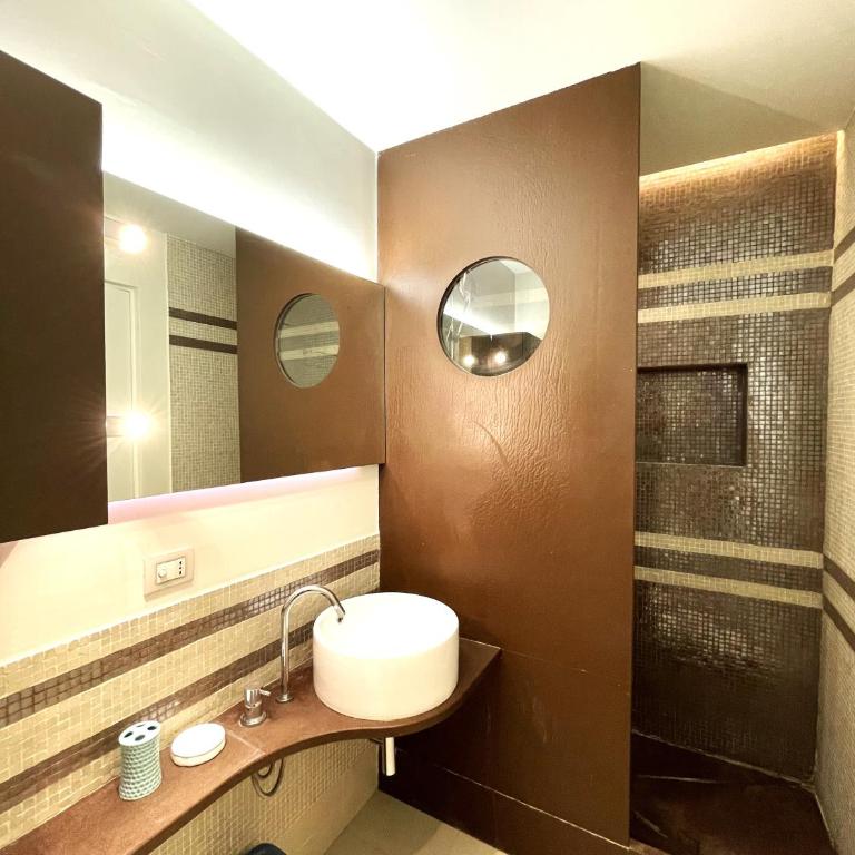 Di casa al Colosseo - Appartamento con 3 Camere da Letto e con Balcone - 20
