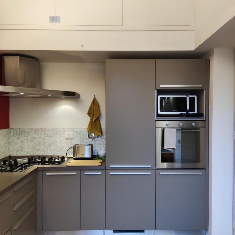 Di casa al Colosseo - Appartamento con 3 Camere da Letto e con Balcone - 25