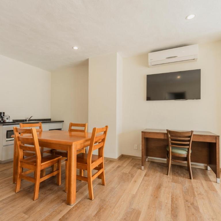 Comfort Inn Monterrey Valle - Suite - Non-Smoking - 7