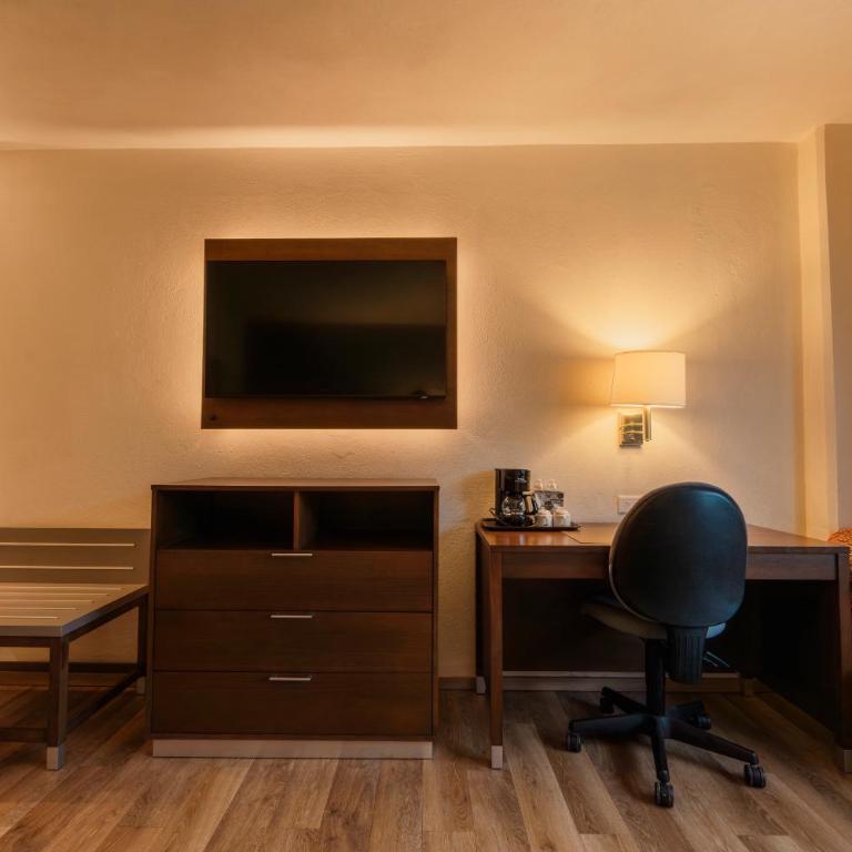 Comfort Inn Monterrey Valle - Double Room with Two Double Beds - Non-Smoking - 7