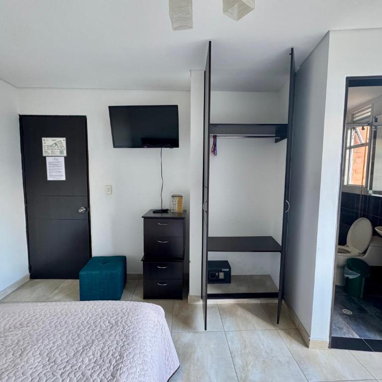 Hotel Portales Del Sol - Triple Room with Mountain View - 6