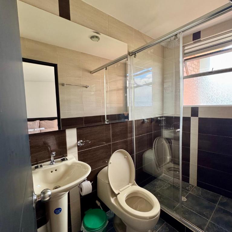 Hotel Portales Del Sol - Classic Quadruple Room - 2
