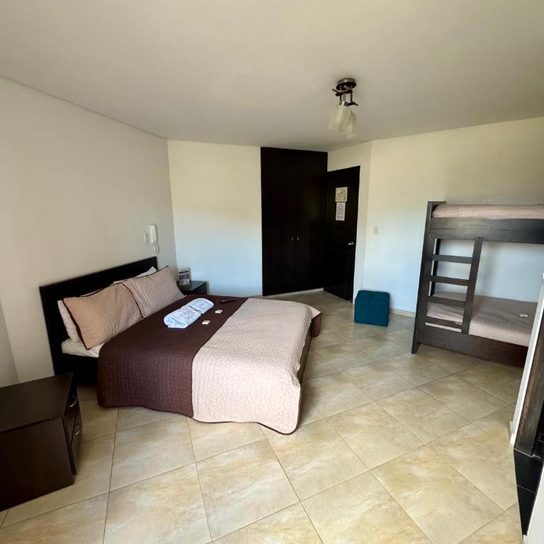 Hotel Portales Del Sol - Classic Quadruple Room - 4