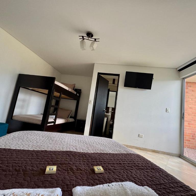 Hotel Portales Del Sol - Classic Quadruple Room - 5