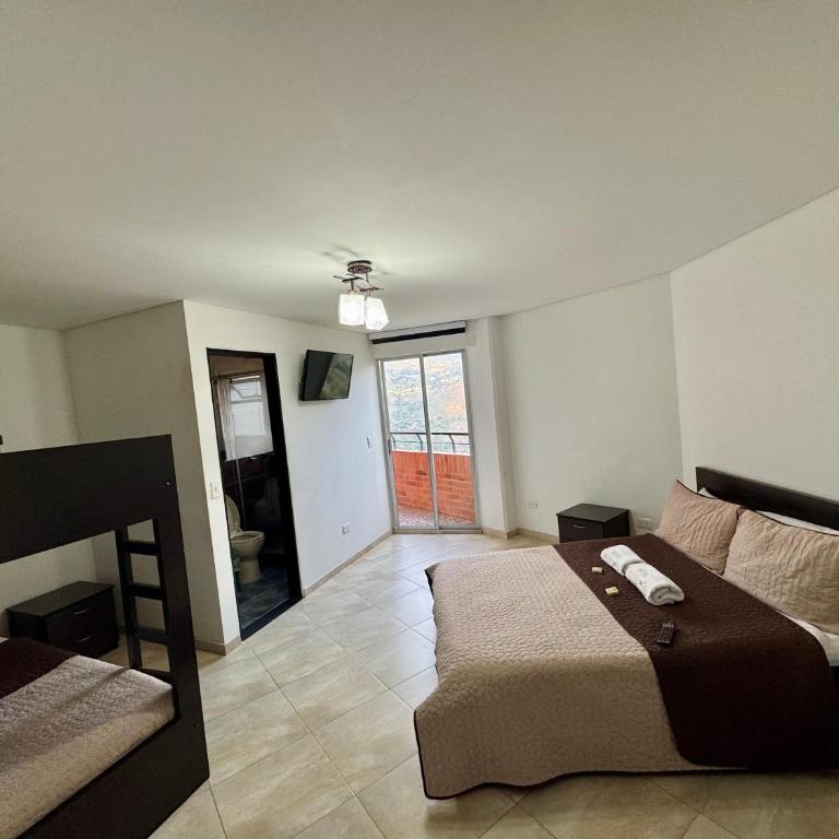 Hotel Portales Del Sol - Classic Quadruple Room - 6