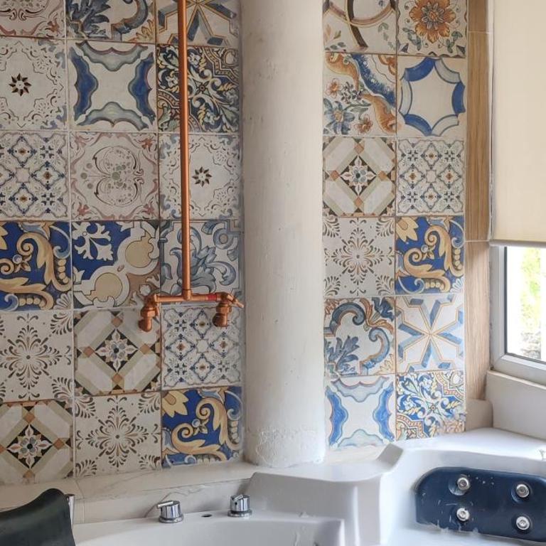 Rústic Quinta La Aurora - Habitación con cama grande y bañera de hidromasaje - 1