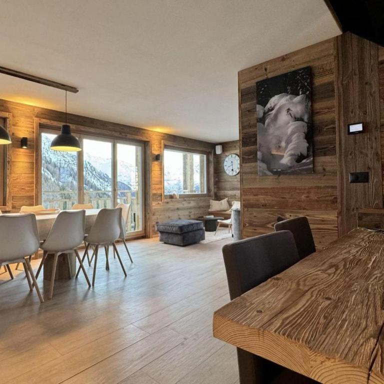 Chalet in 4 Vallées with Ski-In Access - Chalet Superior - 3