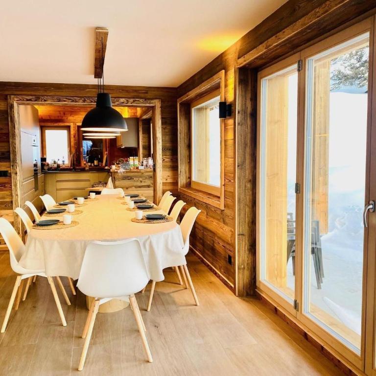 Chalet in 4 Vallées with Ski-In Access - Chalet Superior - 4