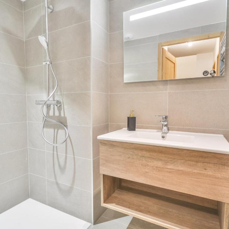 Duplex 8 pers moderne, centre Morzine, proche télécabines - FR-1-684-69 - Apartment - 8