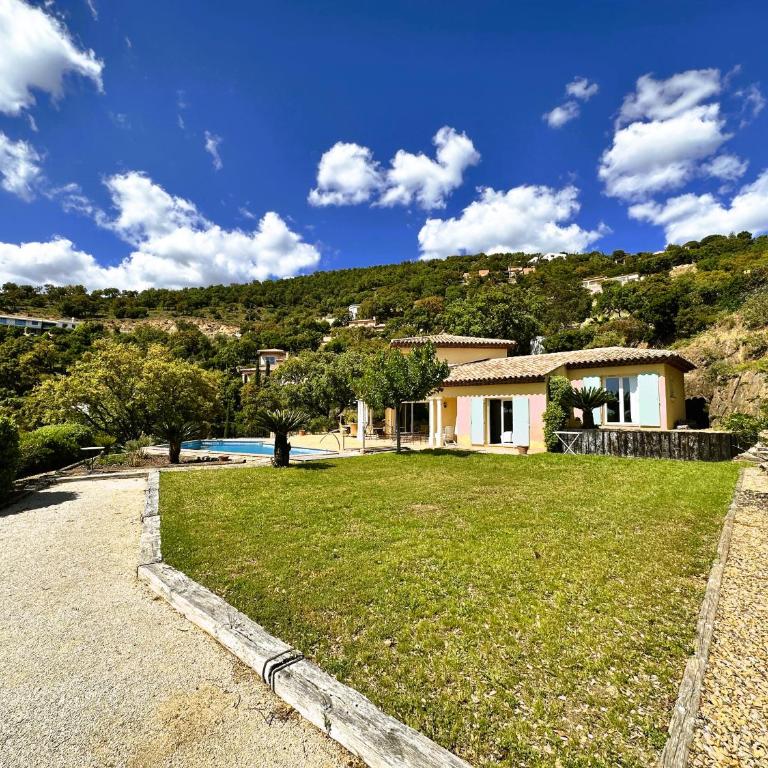 Villa Marguerite pour 10 personnes avec climatisation et vue mer avec piscine privée et chauffée à La Londe-les-Maures - Maison de Vacances 4 Chambres - 3
