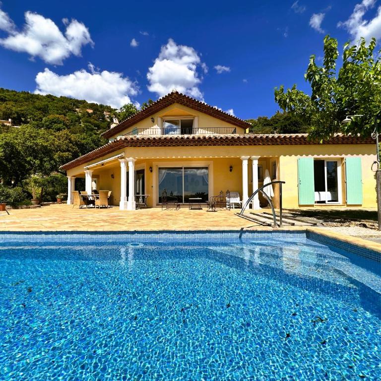 Villa Marguerite pour 10 personnes avec climatisation et vue mer avec piscine privée et chauffée à La Londe-les-Maures - Maison de Vacances 4 Chambres - 13