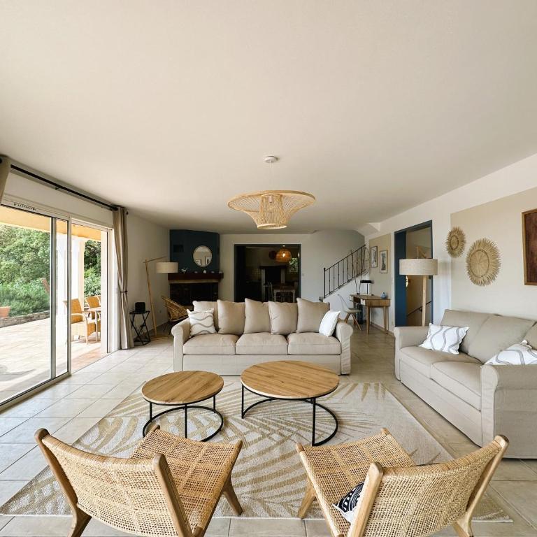 Villa Marguerite pour 10 personnes avec climatisation et vue mer avec piscine privée et chauffée à La Londe-les-Maures - Maison de Vacances 4 Chambres - 20