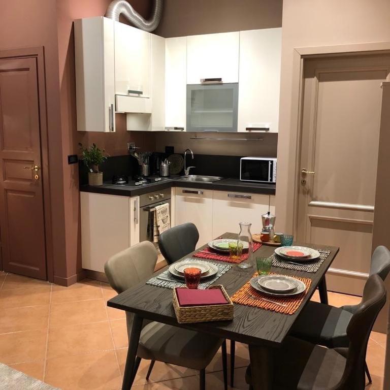 Home Holiday Piazza Vittorio - Appartamento con 2 Camere da Letto - 28