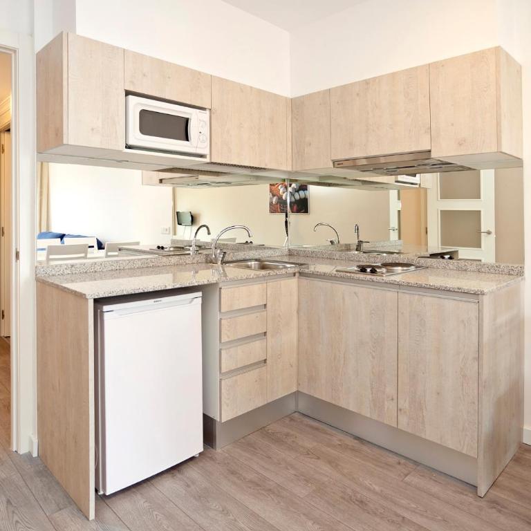Apartamentos Port Eugeni - One-Bedroom Apartment - 2