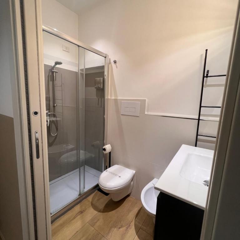 Handy - Deluxe King Room - 4