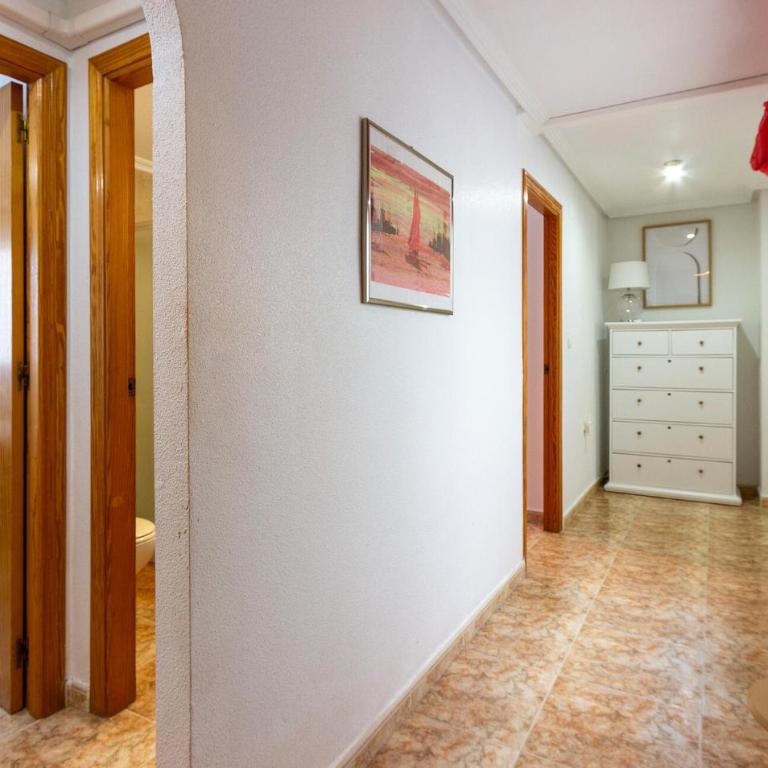 Amazing Apartment In Torrevieja With Wifi - Three-Bedroom Apartment - 11