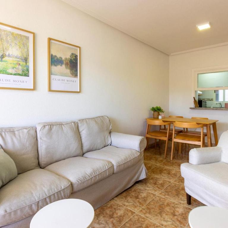 Amazing Apartment In Torrevieja With Wifi - Three-Bedroom Apartment - 2