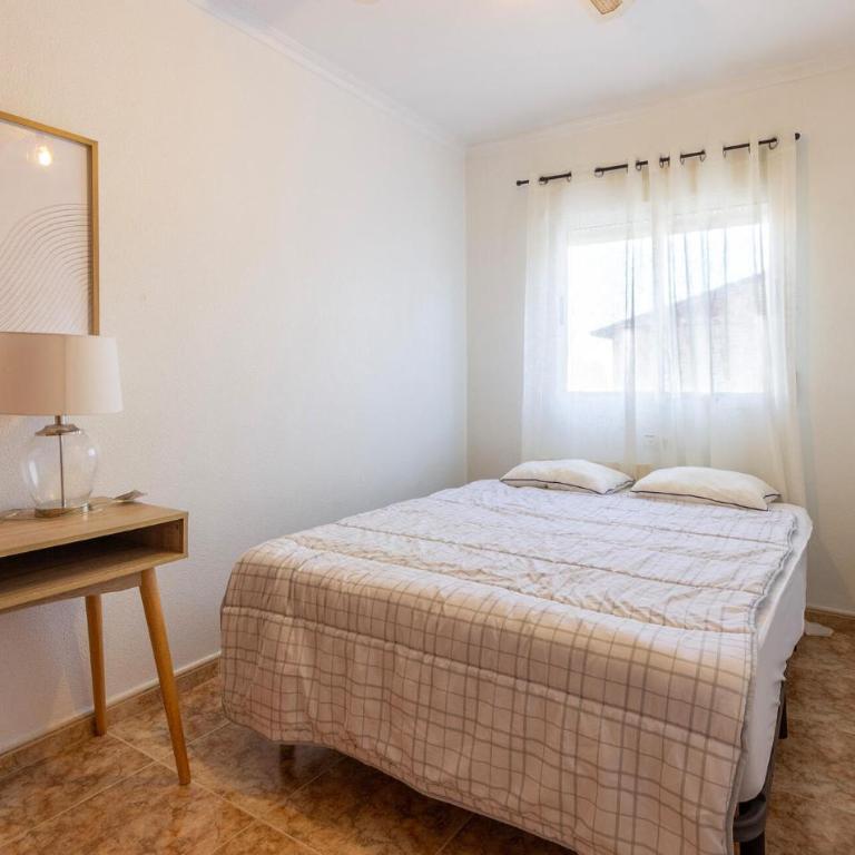 Amazing Apartment In Torrevieja With Wifi - Three-Bedroom Apartment - 6