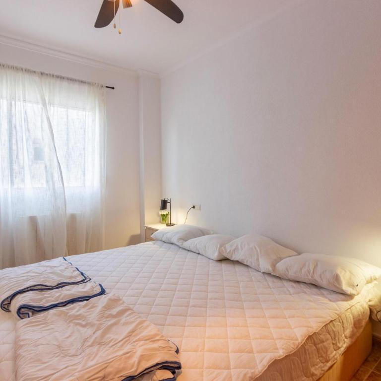 Amazing Apartment In Torrevieja With Wifi - Three-Bedroom Apartment - 12