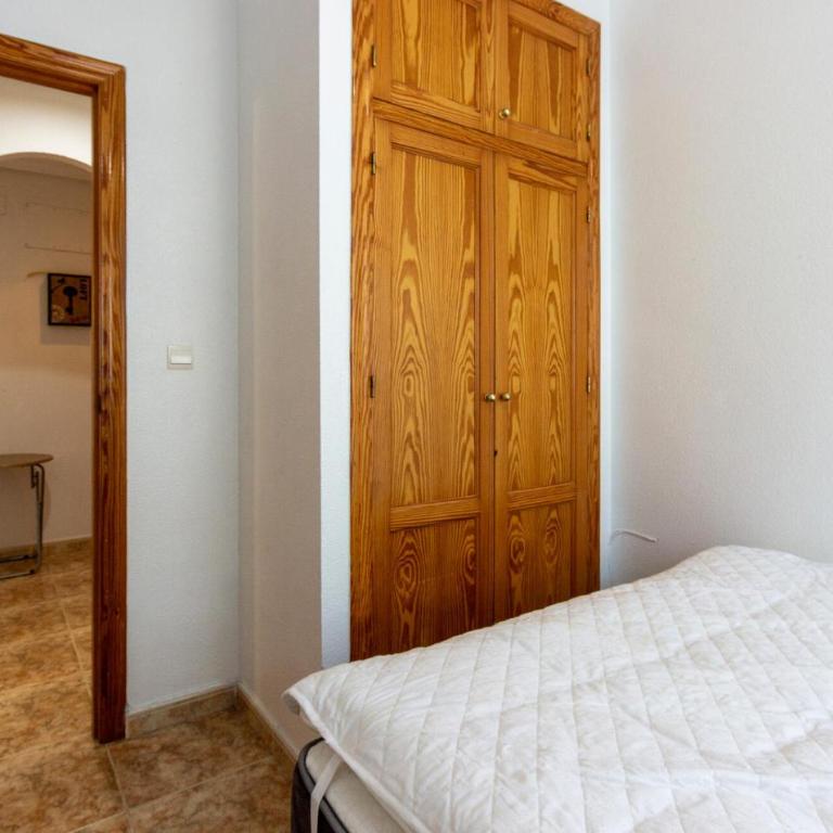 Amazing Apartment In Torrevieja With Wifi - Three-Bedroom Apartment - 16