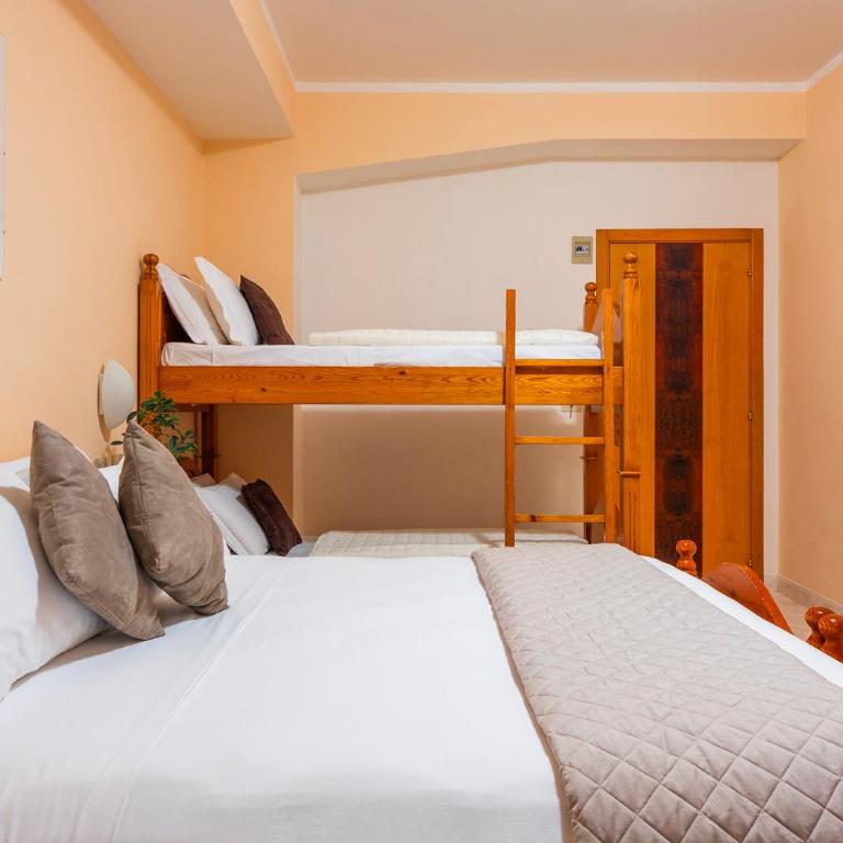 Hotel Iris - Habitación cuádruple - 1