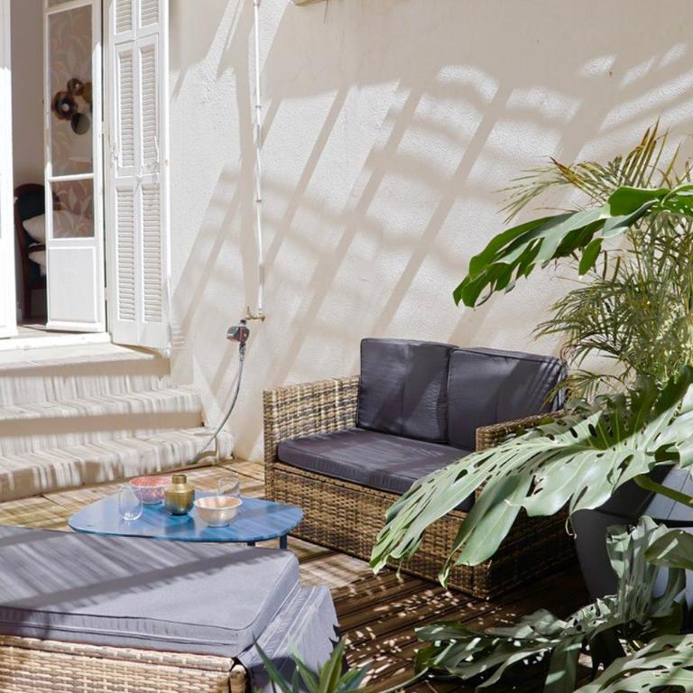 Studio with Big terrace full center with air conditioning - Appartement - 23